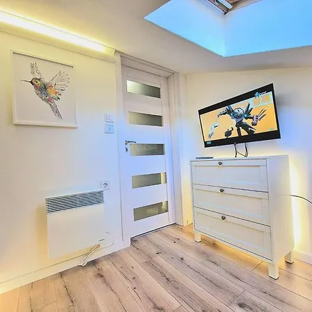 Art + 2bd Parking Space Apartment