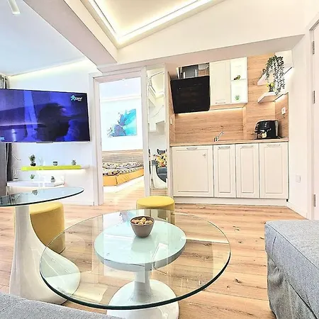 Art + 2bd Parking Space 瓦爾納