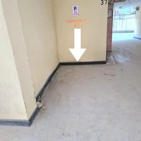 Art + 2bd Parking Space