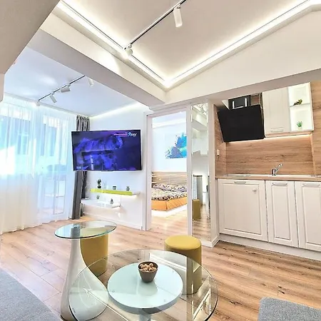 Art + 2bd Parking Space * 瓦爾納