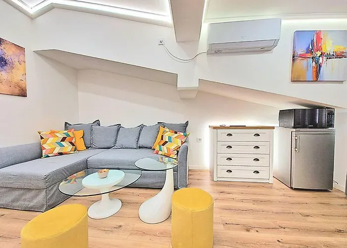 Art + 2bd Parking Space Apartment