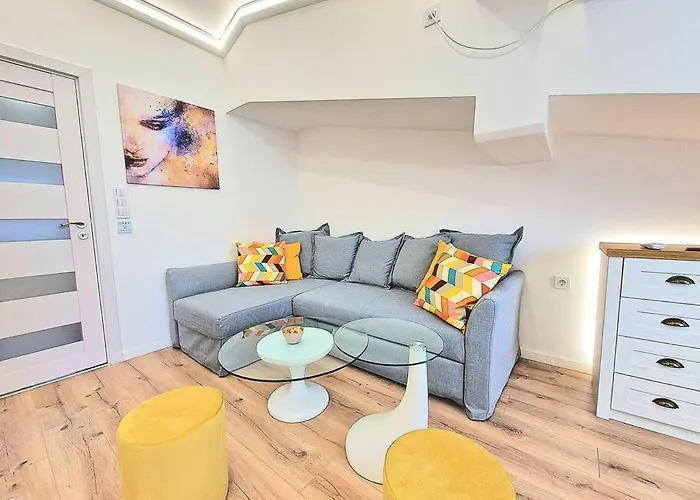 Art + 2bd Parking Space *